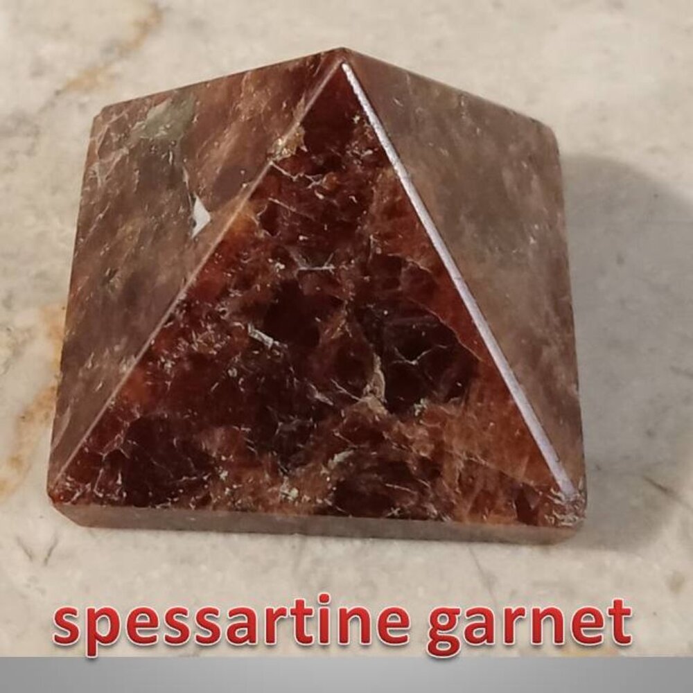 Spessartine GARNET mini pyramid  : success PASSION confidence